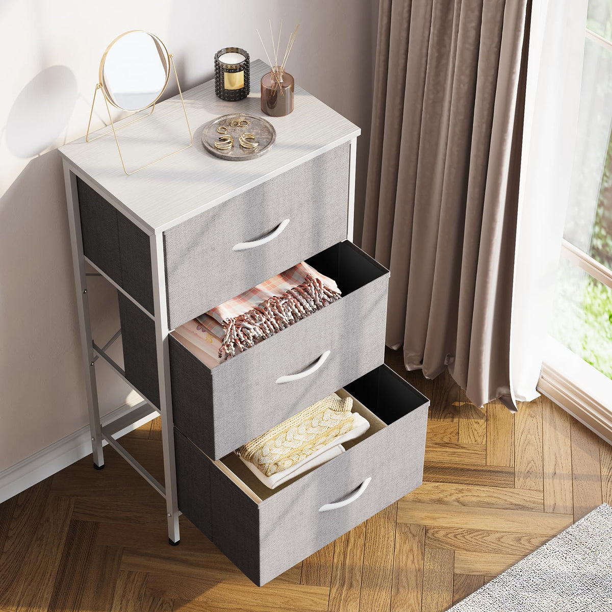 Light Grey 3 Drawer Dresser O613847